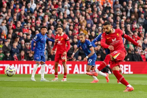 غياب أليسون وعودة صلاح.. تشكيل ليفربول المتوقع أمام تشيلسي في الدوري الإنجليزي